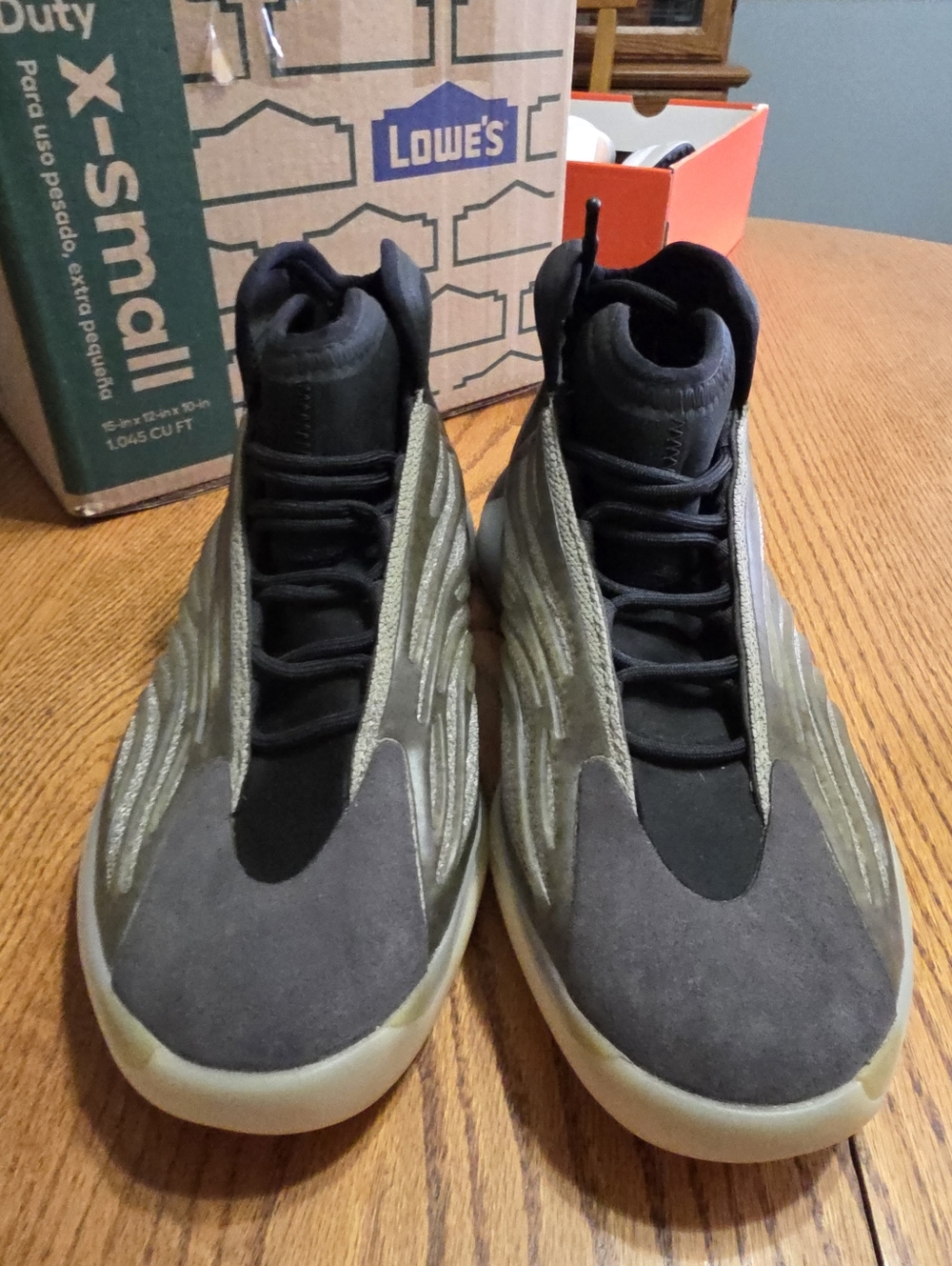 Men's Yeezy  Quantam Size 10.5 Athletic High-Top Sneakers in Olive Green  Black